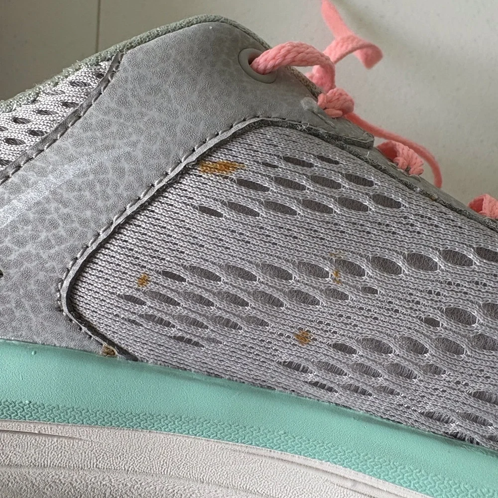 Sketchers Relaxed Fit Air Cooled Memory‎ Foam Women Size 8 Light Gray Mint Peach